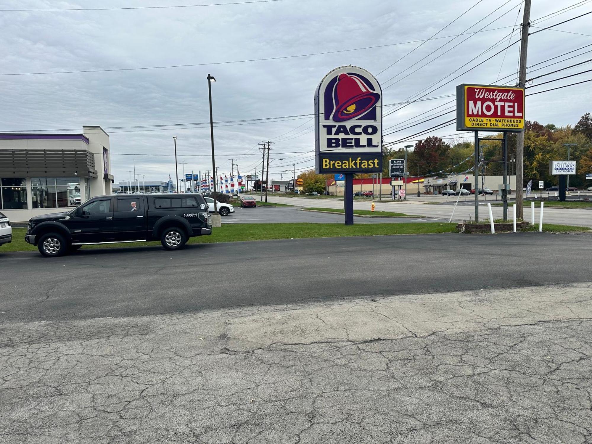 Westgate Manor Motel Austintown & Youngstown Ohio מראה חיצוני תמונה